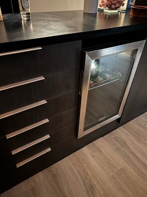 Unclassified image, 4 of 51, button