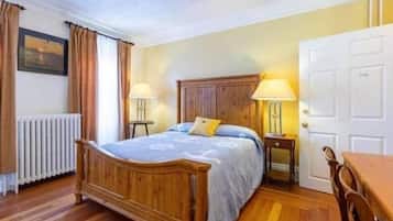 Desk, iron/ironing board, free WiFi