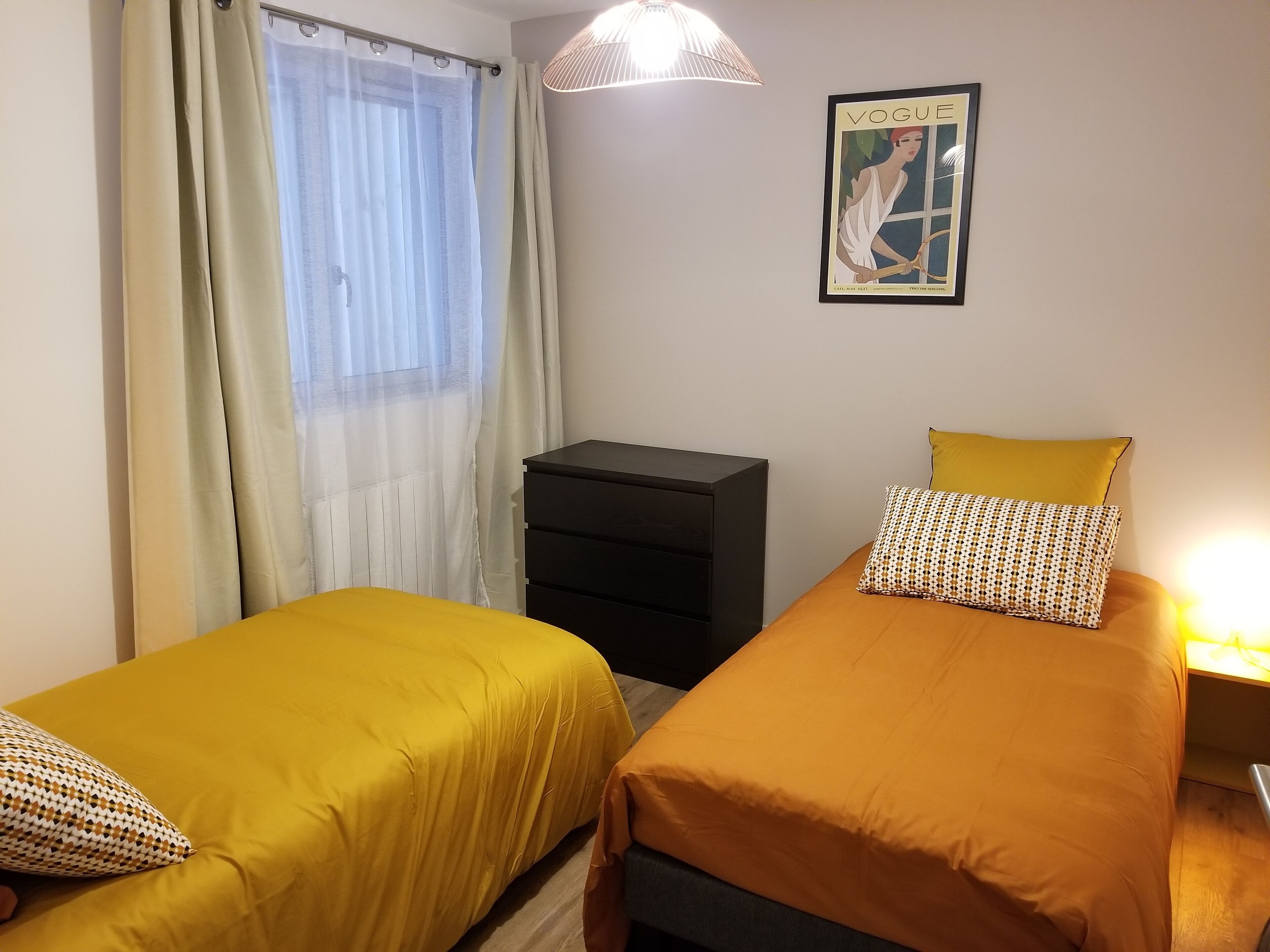 2 عدّة غرف نوم ومكواة/لوح كي وسرير سفر وواي فاي مجانًا