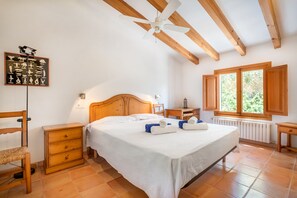 4 Schlafzimmer, Bügeleisen/Bügelbrett, kostenloses WLAN, Bettwäsche