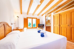3 chambres, fer et planche à repasser, Wi-Fi gratuit, draps fournis