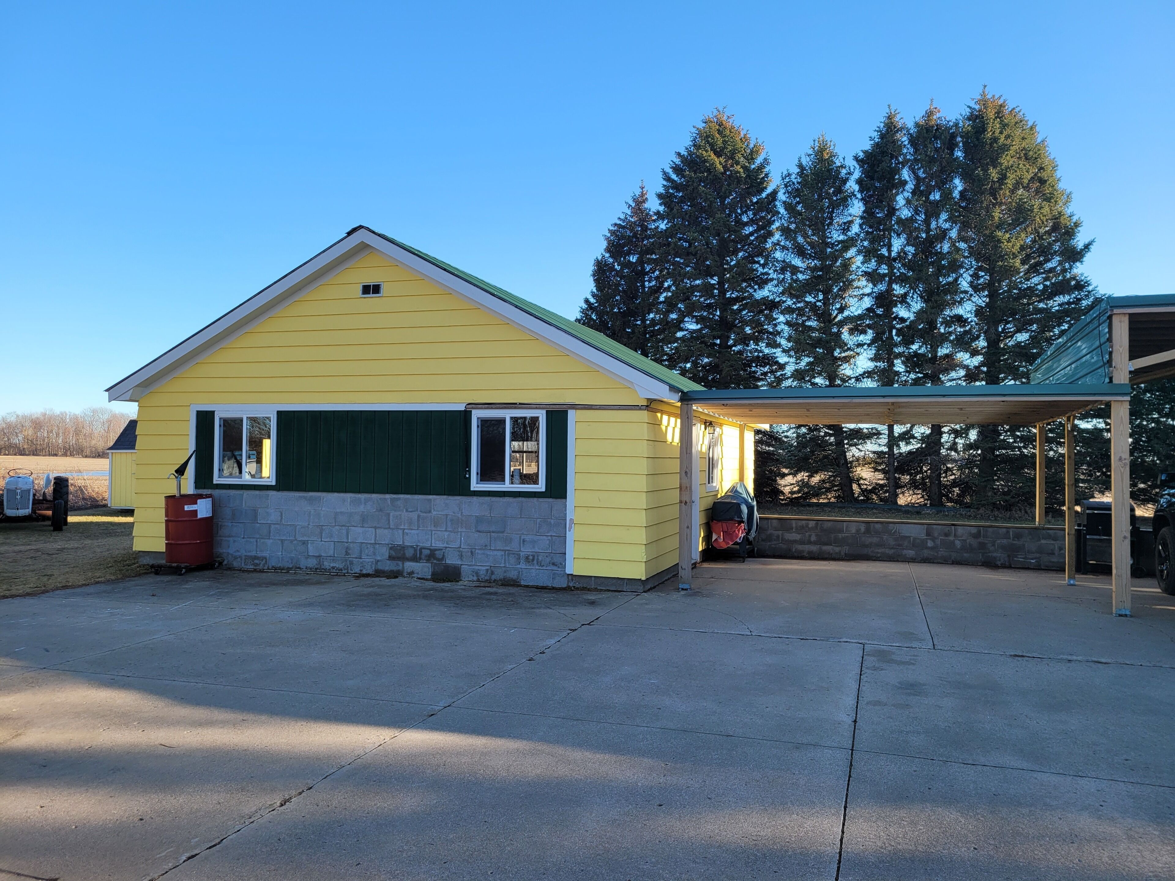 Open floor plan, Kitchen, bathroom,  sleeps 4, Country Setting