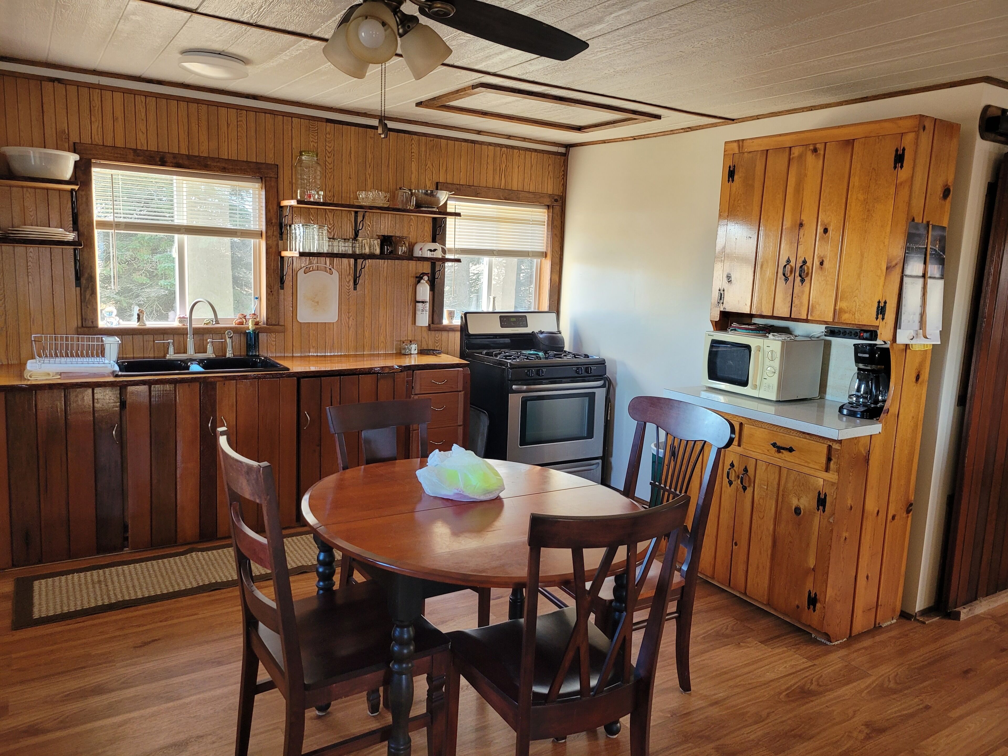 Open floor plan, Kitchen, bathroom,  sleeps 4, Country Setting