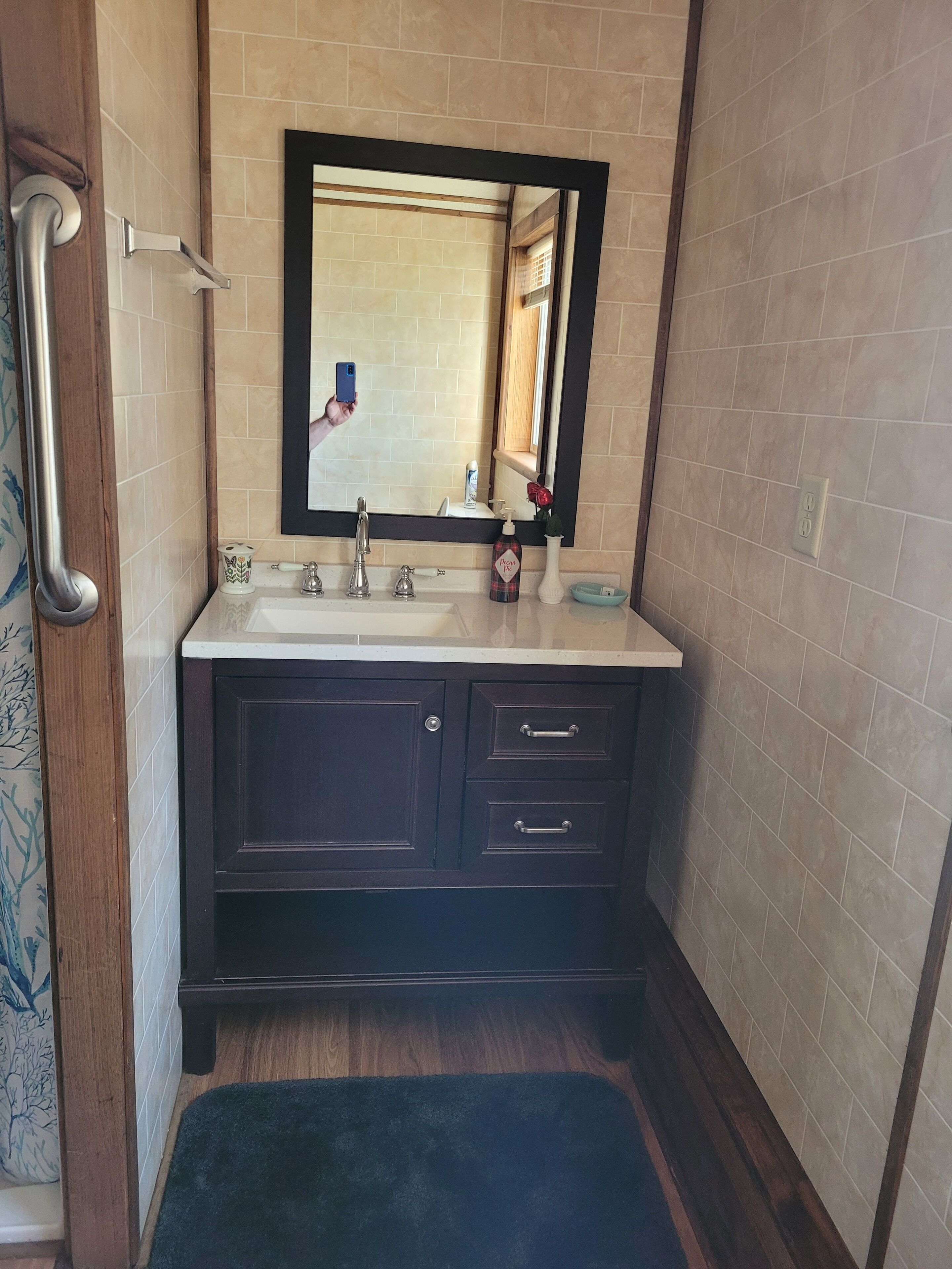 Open floor plan, Kitchen, bathroom,  sleeps 4, Country Setting