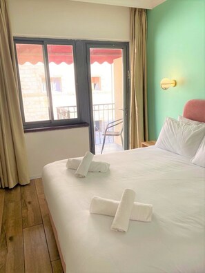Deluxe Double Room, 1 Queen Bed | Hypo-allergenic bedding, minibar, free WiFi, bed sheets - La perle hotel (Jerusalem)