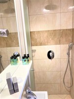 Sturta, regnsturtuhaus, handklæði, sápa