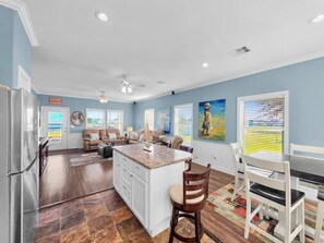 Interior - Crystal Moon - 2 bedroom 2 bath home that sleeps 8 (Port Bolivar)