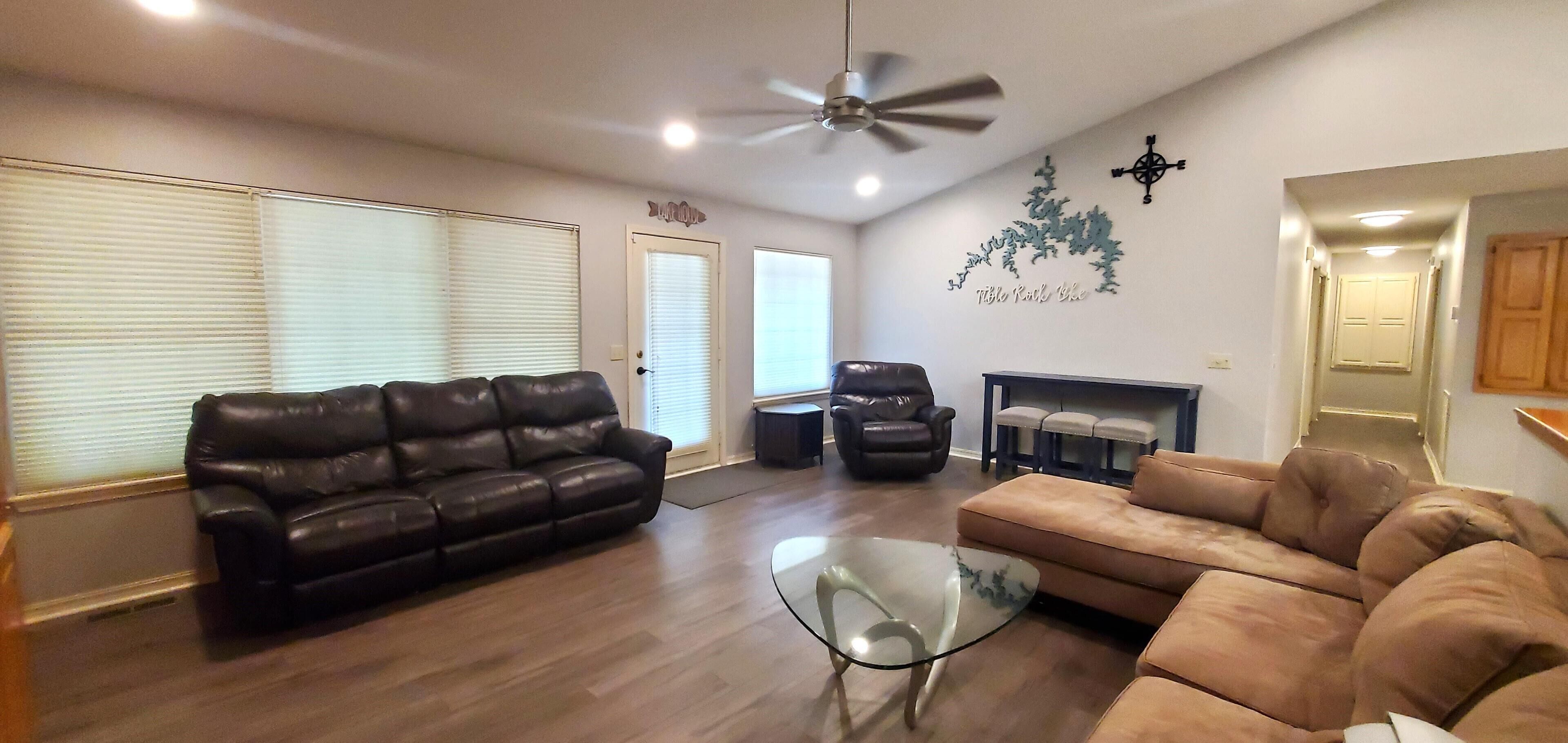 Beautiful 3 bedroom 2 bath home NEAR THE COUNTRY CLUB!