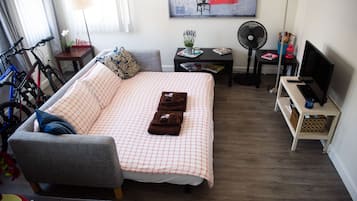 2 bedrooms, desk, iron/ironing board, WiFi