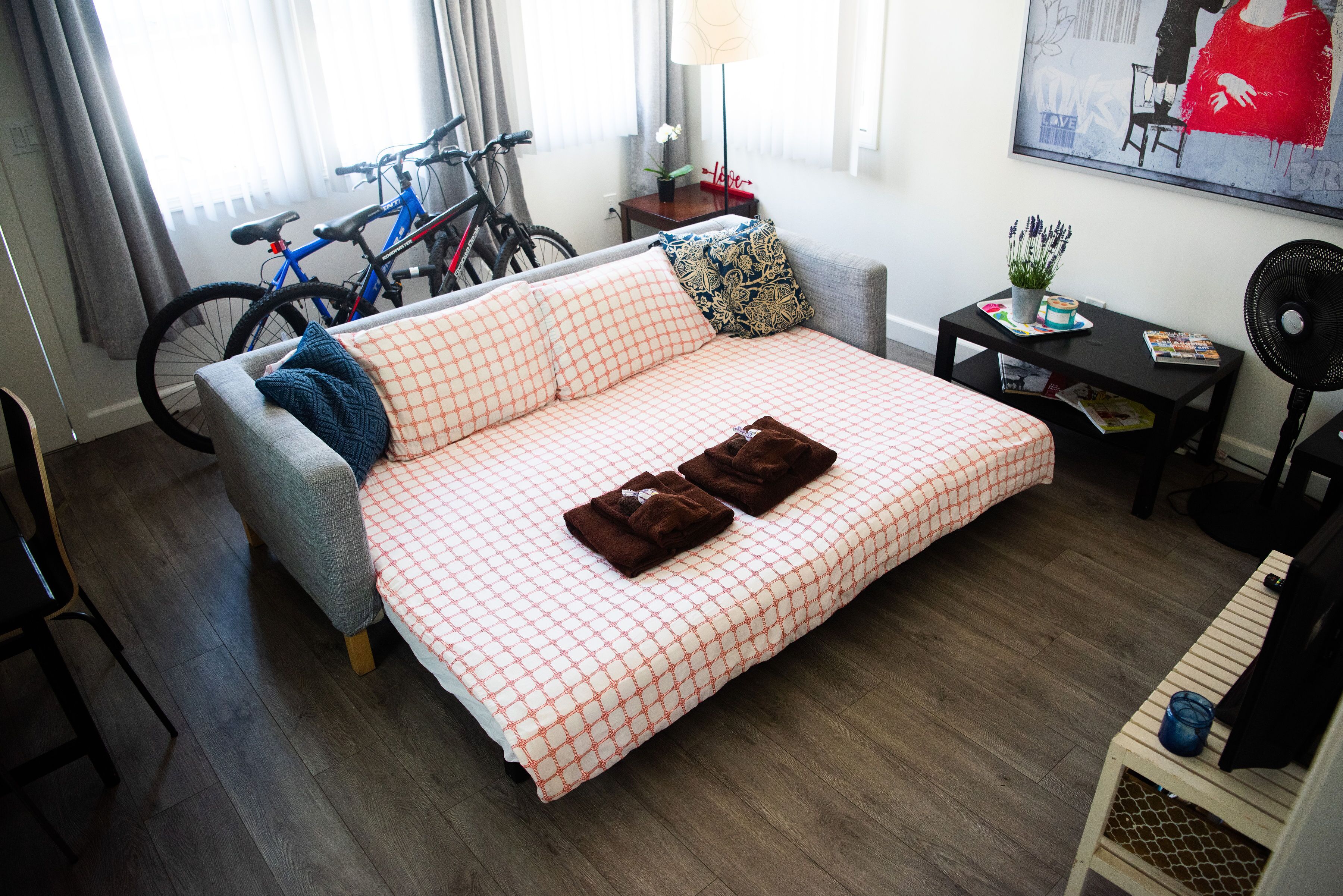 2 bedrooms, desk, iron/ironing board, WiFi