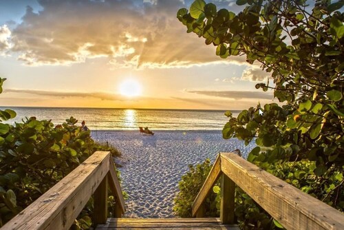 Breathtaking direct view of GULF of Mexico and SUNSET from the room!
