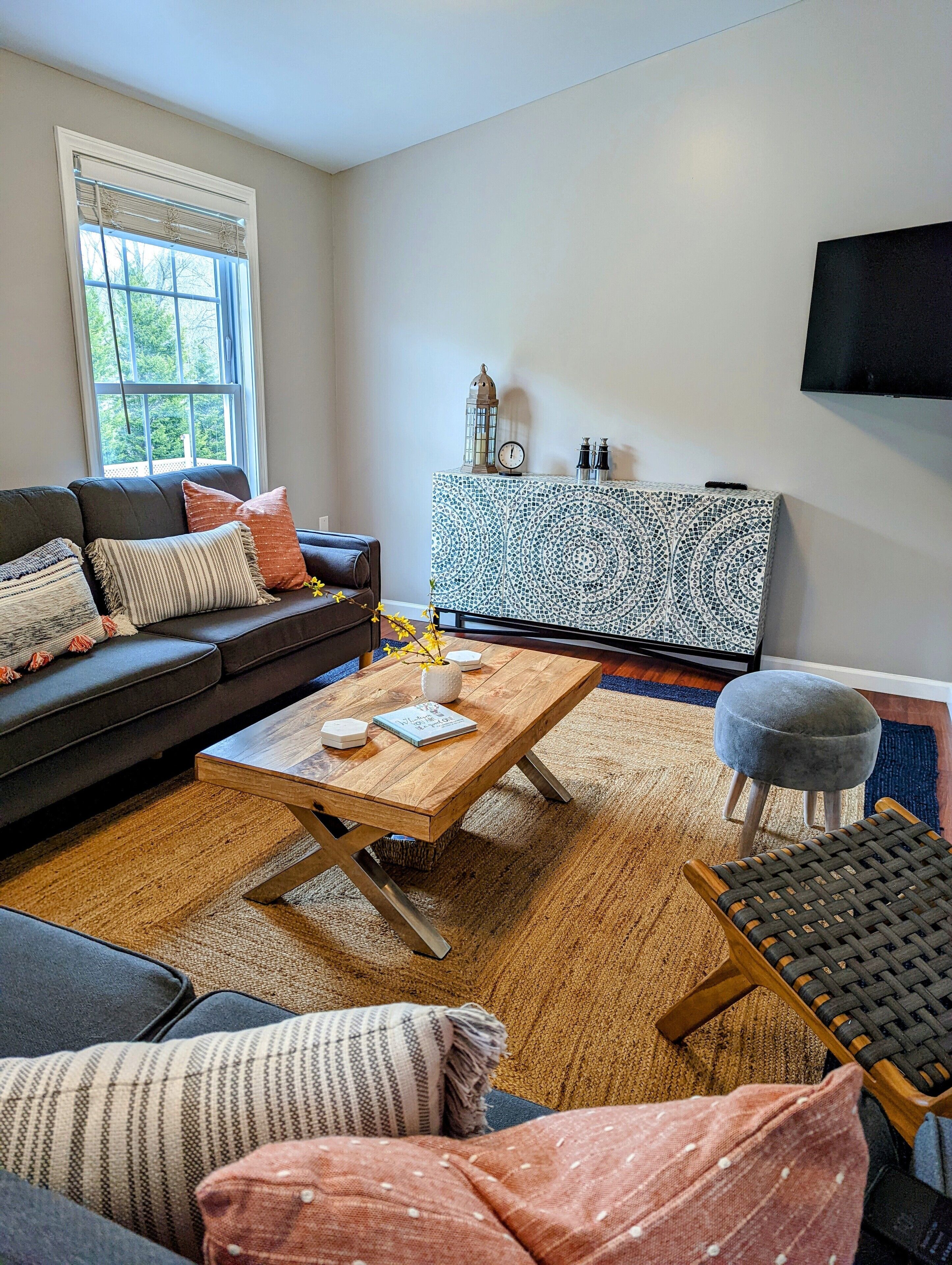 Bright, modern and inviting apartment on a quaint residential street