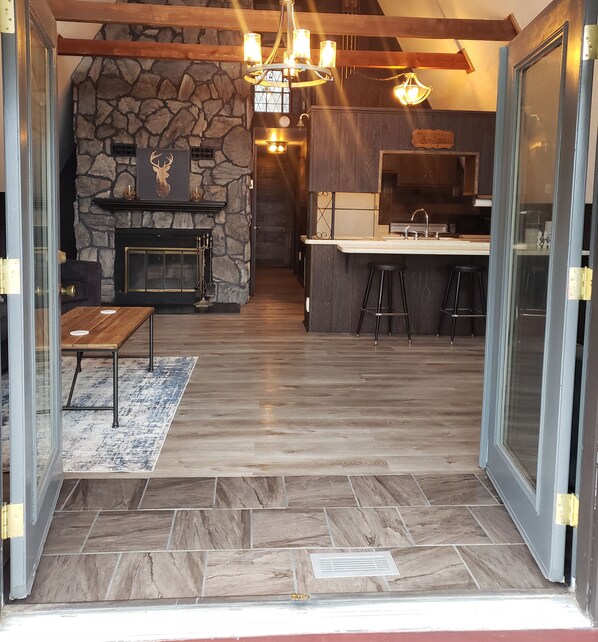 Interior - Ozark Oasis 3 B/ 3 B in Eminence with Spectacular View! (Eminence)