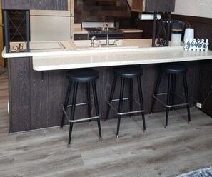 Fridge, microwave, oven, stovetop - Ozark Oasis 3 B/ 3 B in Eminence with Spectacular View! (Eminence)