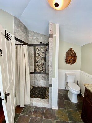 Bathtub, towels