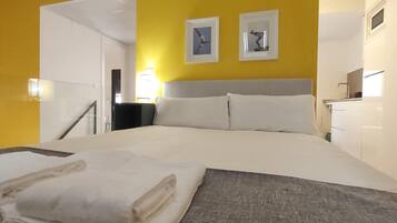 1 slaapkamer, een strijkplank/strijkijzer, internet, beddengoed