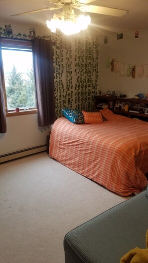 5 bedrooms, iron/ironing board, free WiFi, bed sheets