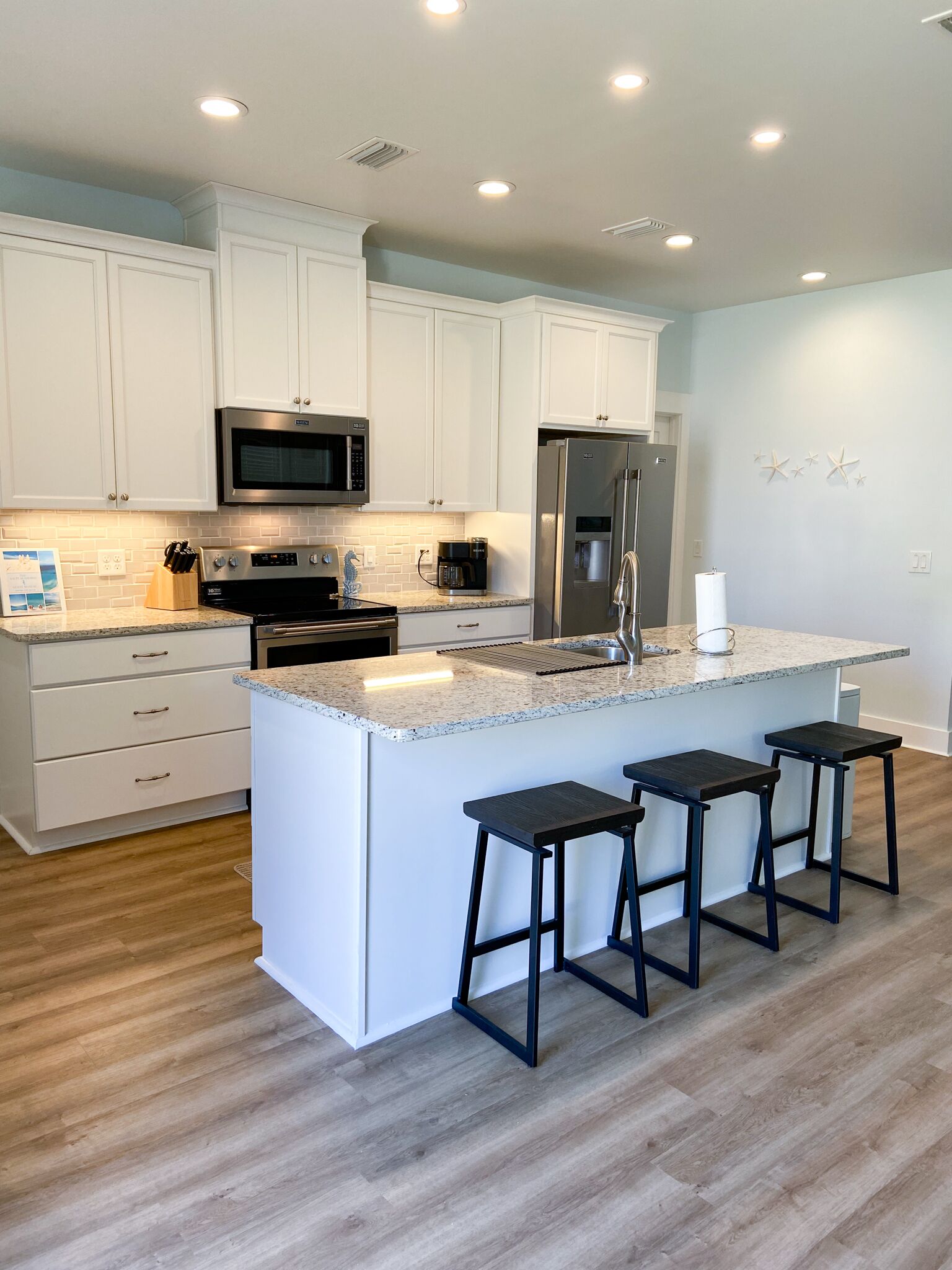 Family friendly! 3 minute walk to the 🏖️ Paddle boards, beach chairs included🏄