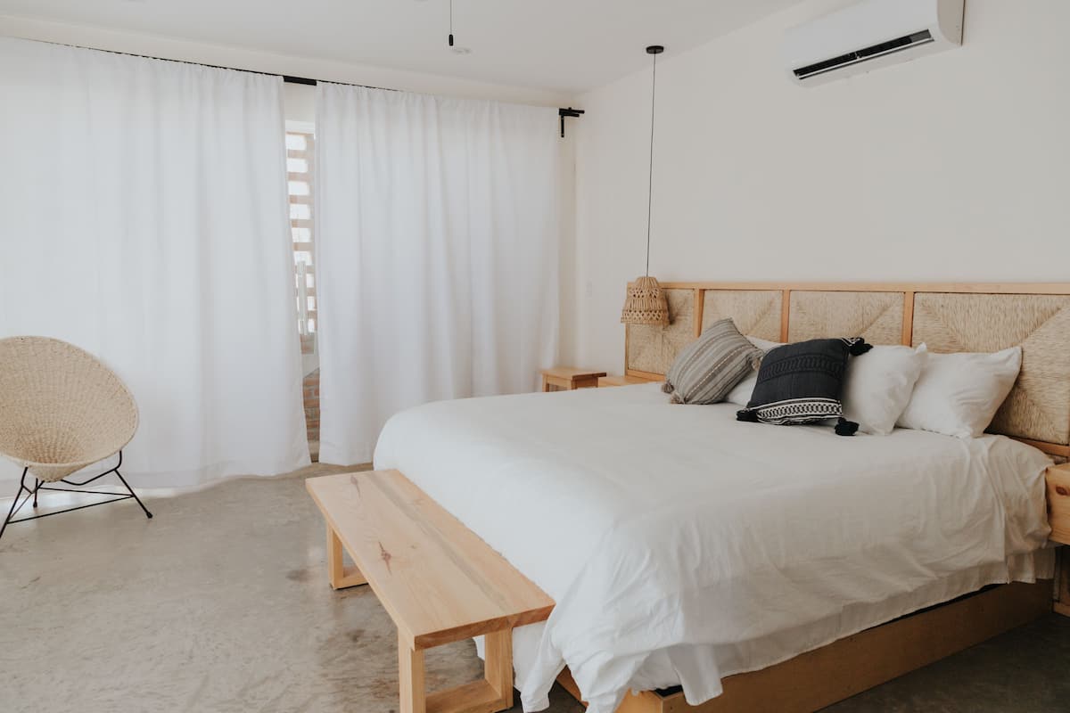 Suite Mewah | 1 kamar tidur, seprai premium, busa memori, dan meja kerja