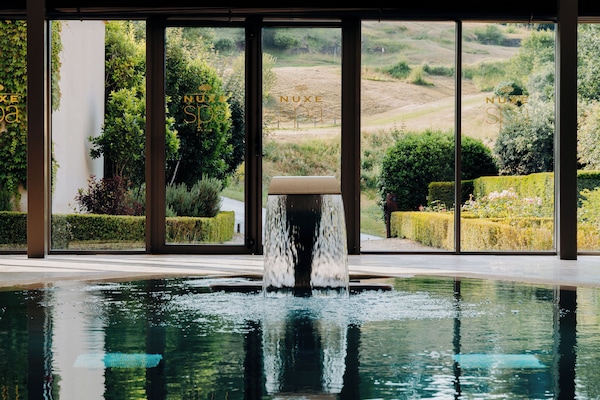 Couples treatment rooms, hot tub, steam room, body treatments