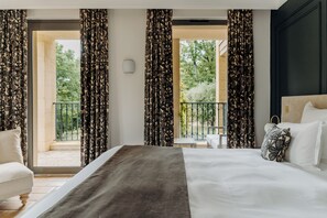 Ropa de cama de alta calidad y minibar 