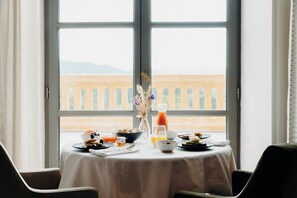 Daily buffet breakfast for a fee - Domaine de Rochebois & Spa Nuxe (Vitrac)