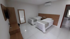 Comfort Twin Room | Hypo-allergenic bedding, individually furnished, desk, laptop workspace