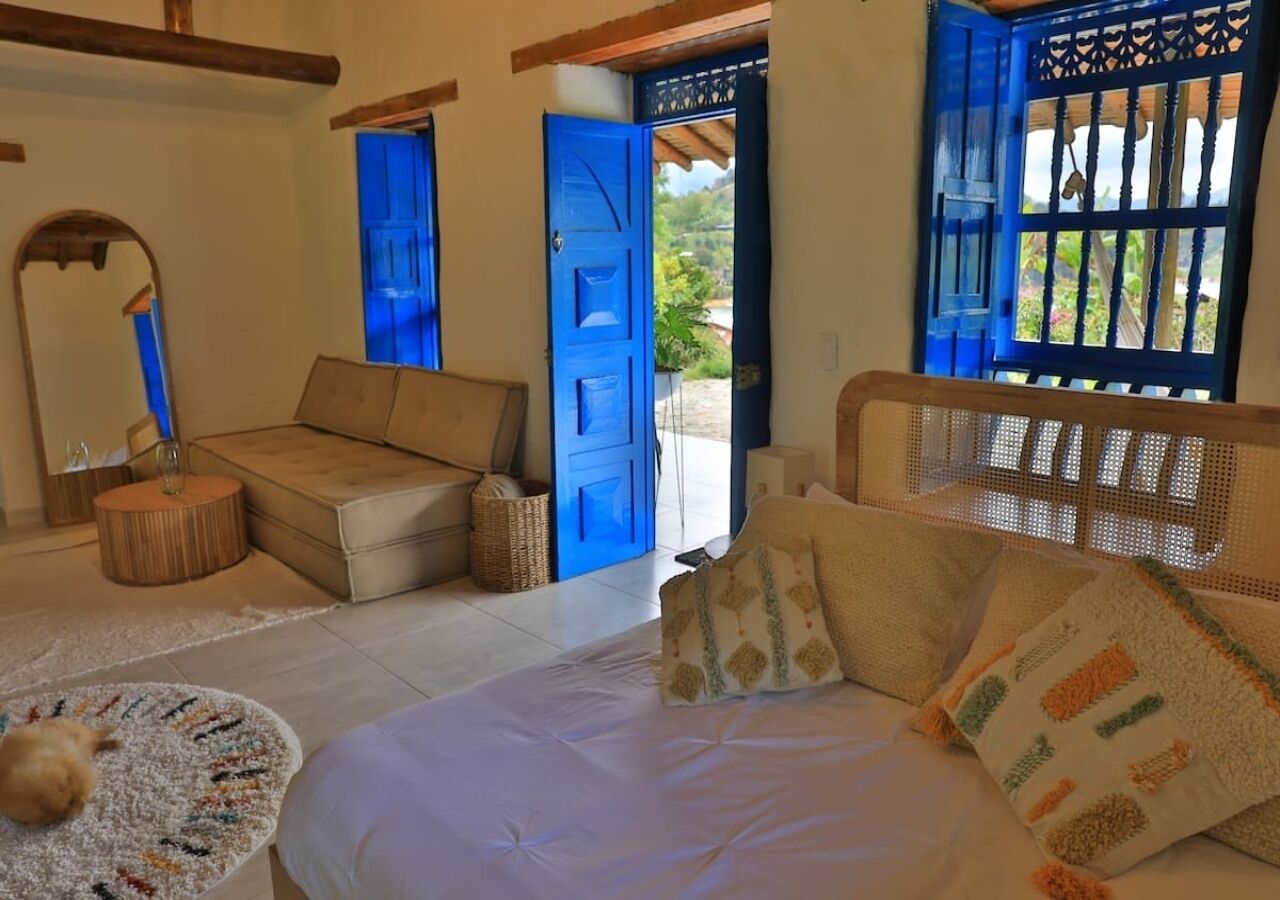 Guatape Casita exit to the lake and views of the stone.