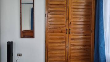 2 habitaciones, tabla de planchar con plancha, wifi y ropa de cama