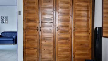 2 chambres, fer et planche Ă repasser, Wi-Fi, draps fournis