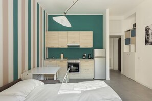 Iron/ironing board, free WiFi, bed sheets