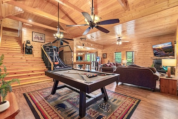 Game on! Challenge your family and friends to a game of pool or air hockey in this fun-filled game room.