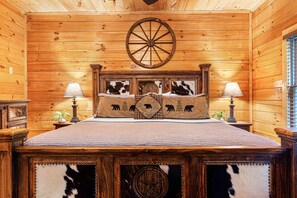 5 bedrooms, desk, iron/ironing board, travel crib