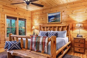 5 bedrooms, desk, iron/ironing board, travel crib - Mtn View Cabin | Relax with Hot Tub & Coffee (Whittier)