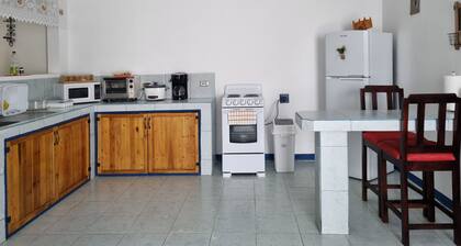 Entire Cozy apartment for your, 5 min SJO airport