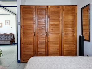 2 bedrooms, iron/ironing board, free WiFi, wheelchair access