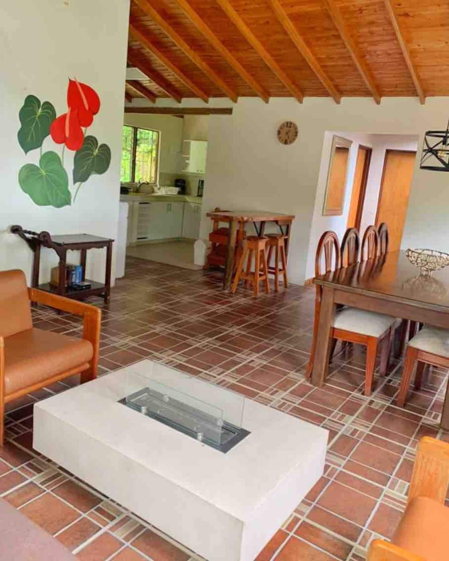 Country house with access to the Guatape reservoir.