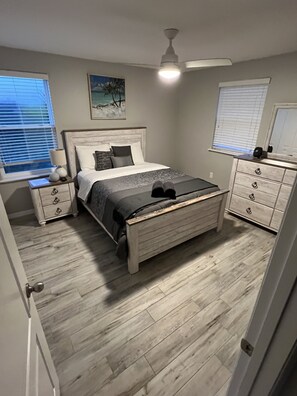 5 bedrooms, desk, iron/ironing board, travel cot