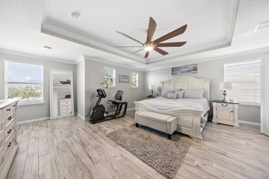 5 bedrooms, desk, iron/ironing board, travel crib
