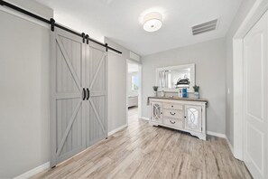 Interior - 5 Bdr, 7miles-Beach 50 min to Disney 2 Master’s 1 on 1st Fl HEATED POOL GAMEROOM (West Melbourne)