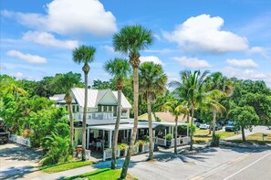 Exterior - 5 Bdr, 7miles-Beach 50 min to Disney 2 Master’s 1 on 1st Fl HEATED POOL GAMEROOM (West Melbourne)