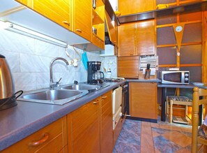 Køleskab, mikrobølgeovn, ovn, kogeplade