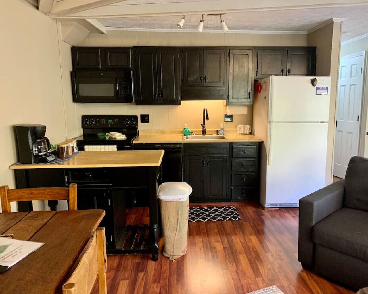 Sugar Chalet w/ great views & indoor fireplace