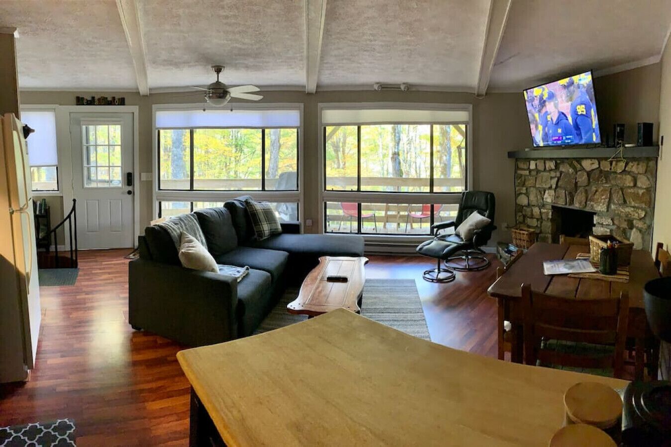 Sugar Chalet w/ great views & indoor fireplace