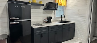 300 Sq Ft Studio Apt - Downtown Lexington, close to Mid-Ohio Sports Car Course