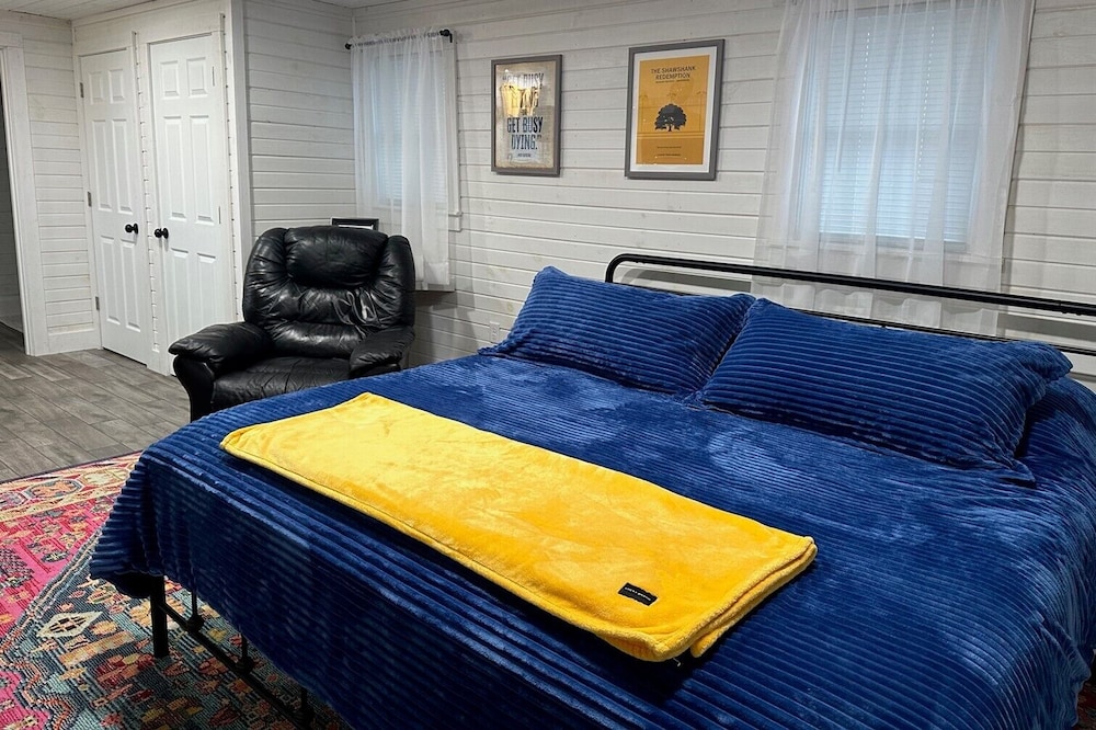 300 Sq Ft Studio Apt - Downtown Lexington, minutes from Mansfield / Mohican