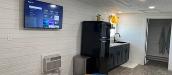 300 Sq Ft Studio Apt - Downtown Lexington, close to Mid-Ohio Sports Car Course