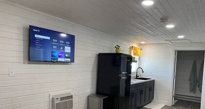 300 Sq Ft Studio Apt - Downtown Lexington, close to Mid-Ohio Sports Car Course