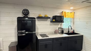 Coffee/tea maker, fridge, microwave, toaster