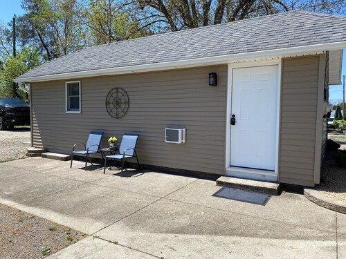 300 Sq Ft Studio Apt - Downtown Lexington, close to Mid-Ohio Sports Car Course